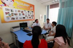 國際專家馬哈迪教授與專家在會診現場